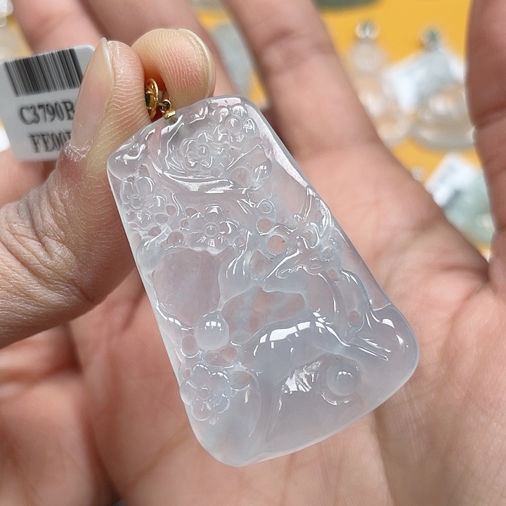 翡翠挂件18K金镶嵌牌子