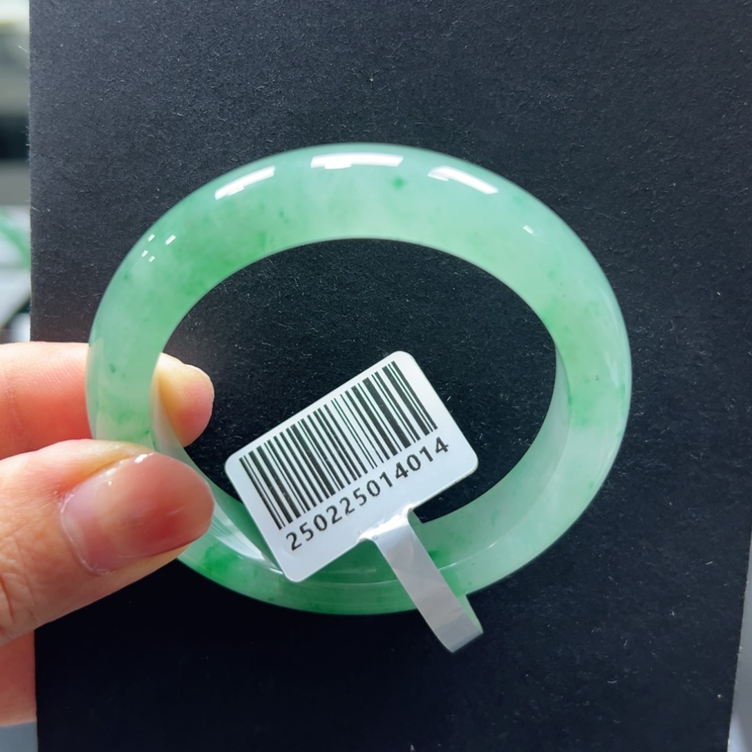 彤***彤石英质玉手镯未镶嵌