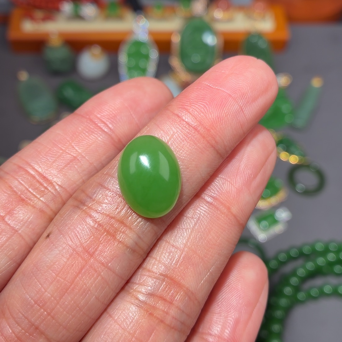 和田玉碧玉苹果绿吊坠