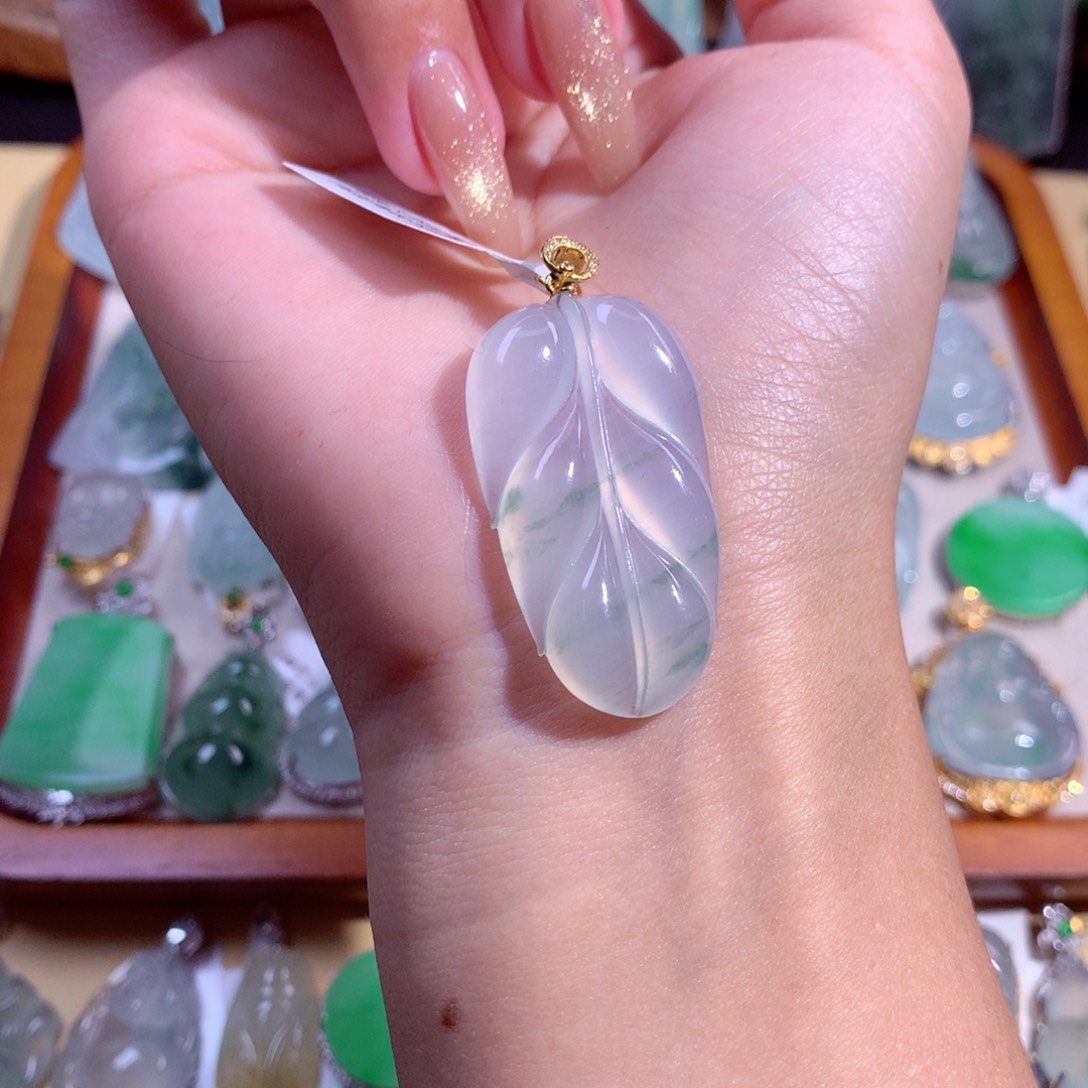 翡翠吊坠(不含链)18K金镶嵌