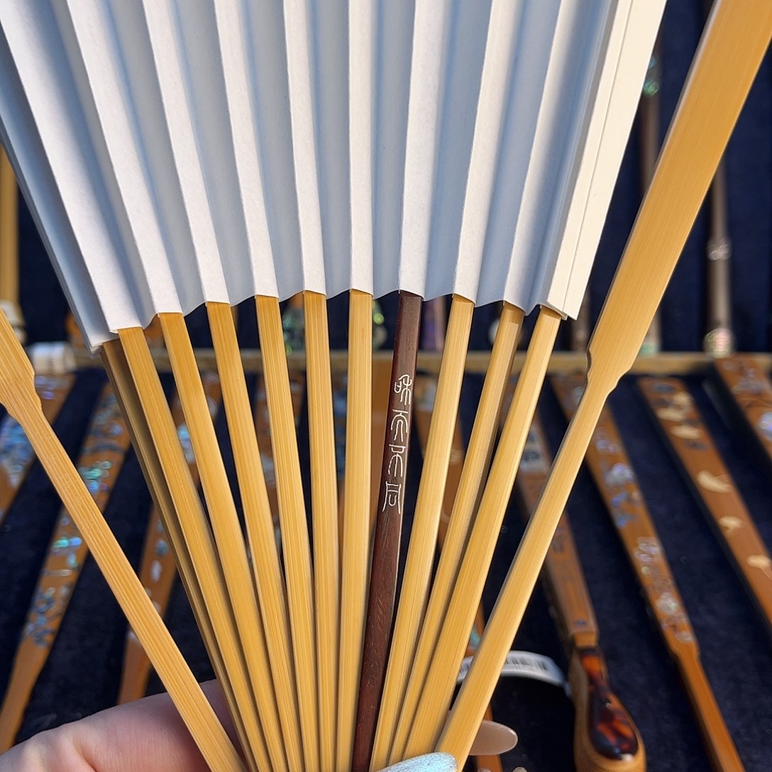 扇子扇子和花的图案也都