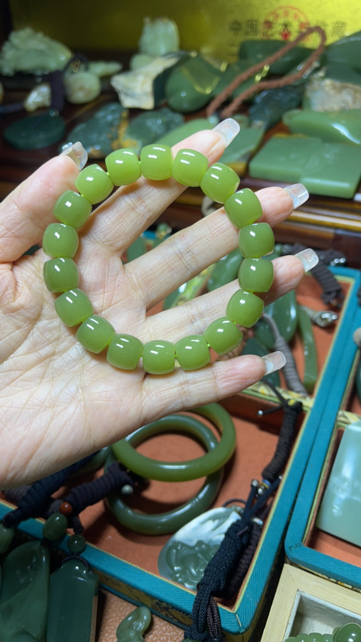 透闪石质玉析木玉手串