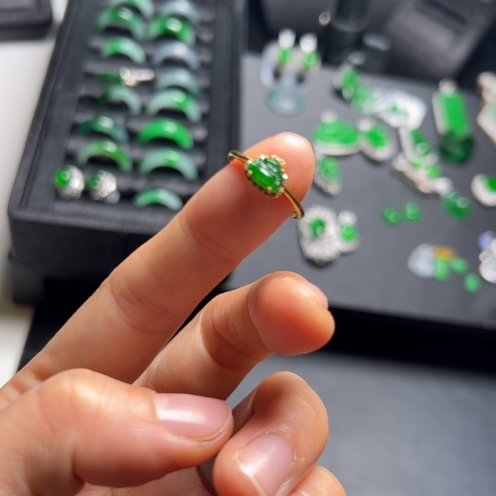 翡翠戒指未镶嵌天然缅甸翡翠戒指