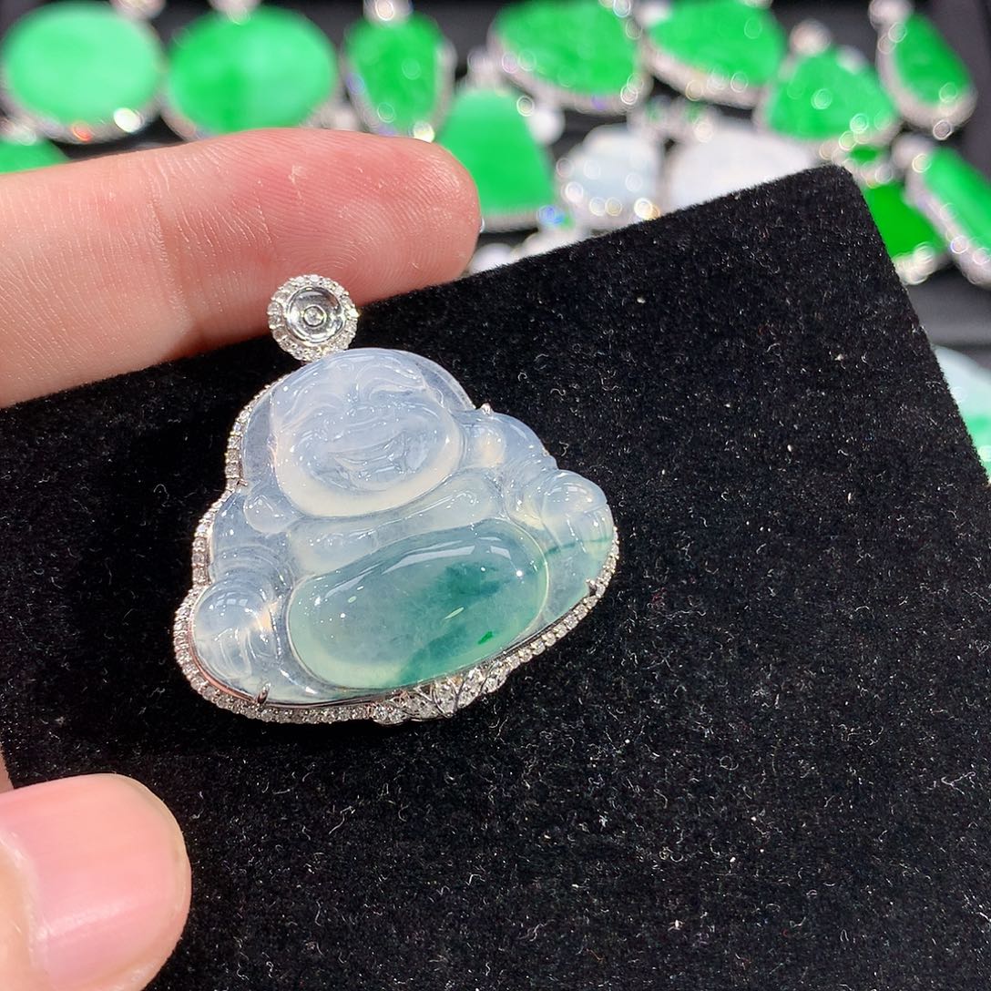 翡翠18K金镶嵌颈饰