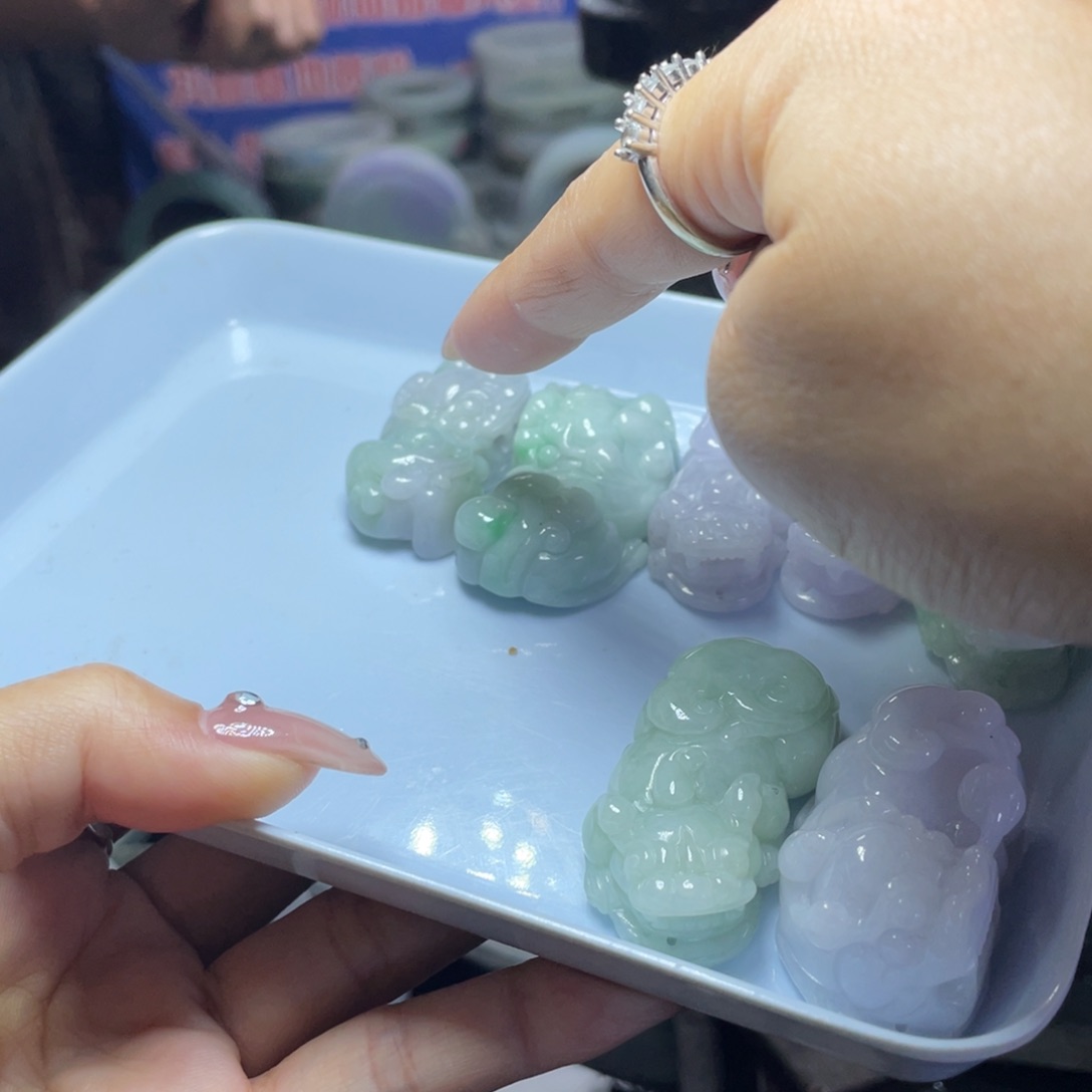 颈饰未镶嵌翡翠多样性