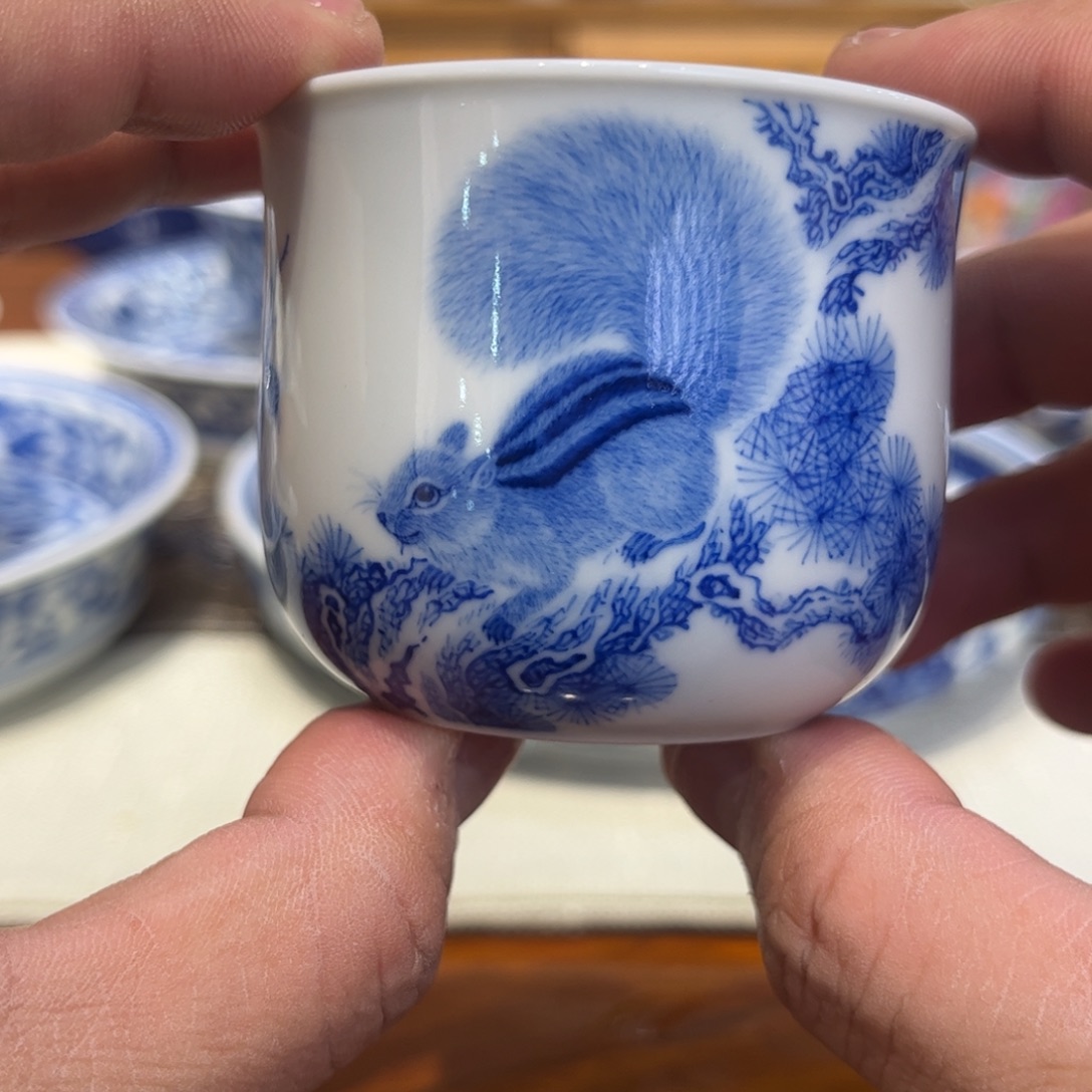 青花松鼠主人杯一只