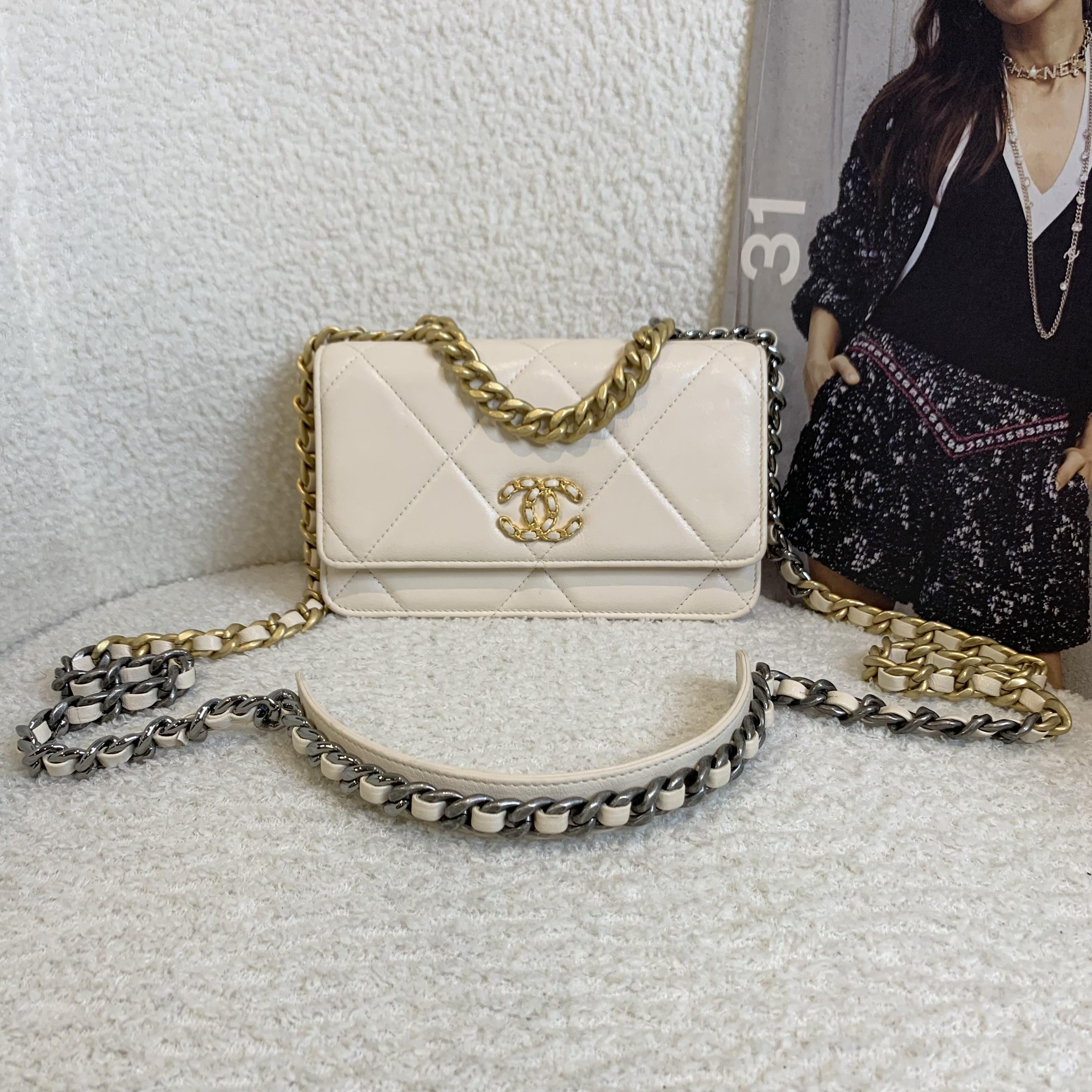 99新 Chanel/香奈儿 壹臻/29开米白色羊皮19bag woc包 79103204