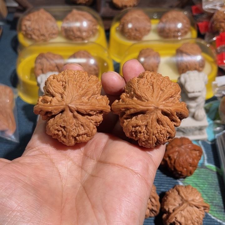 文玩核桃吊坠大粗筋
