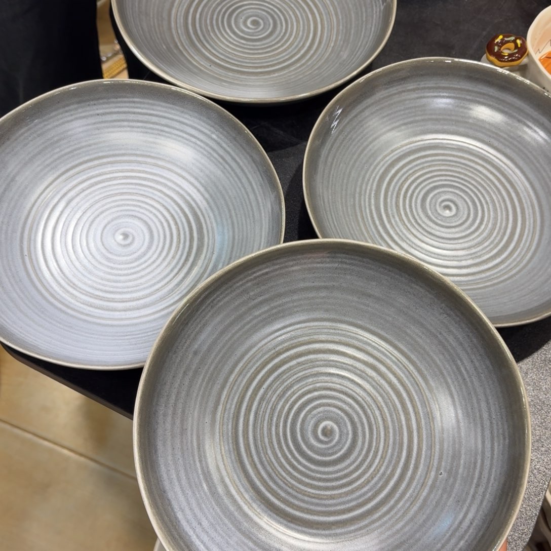 瓷微瑕特价四个9寸不影响使用