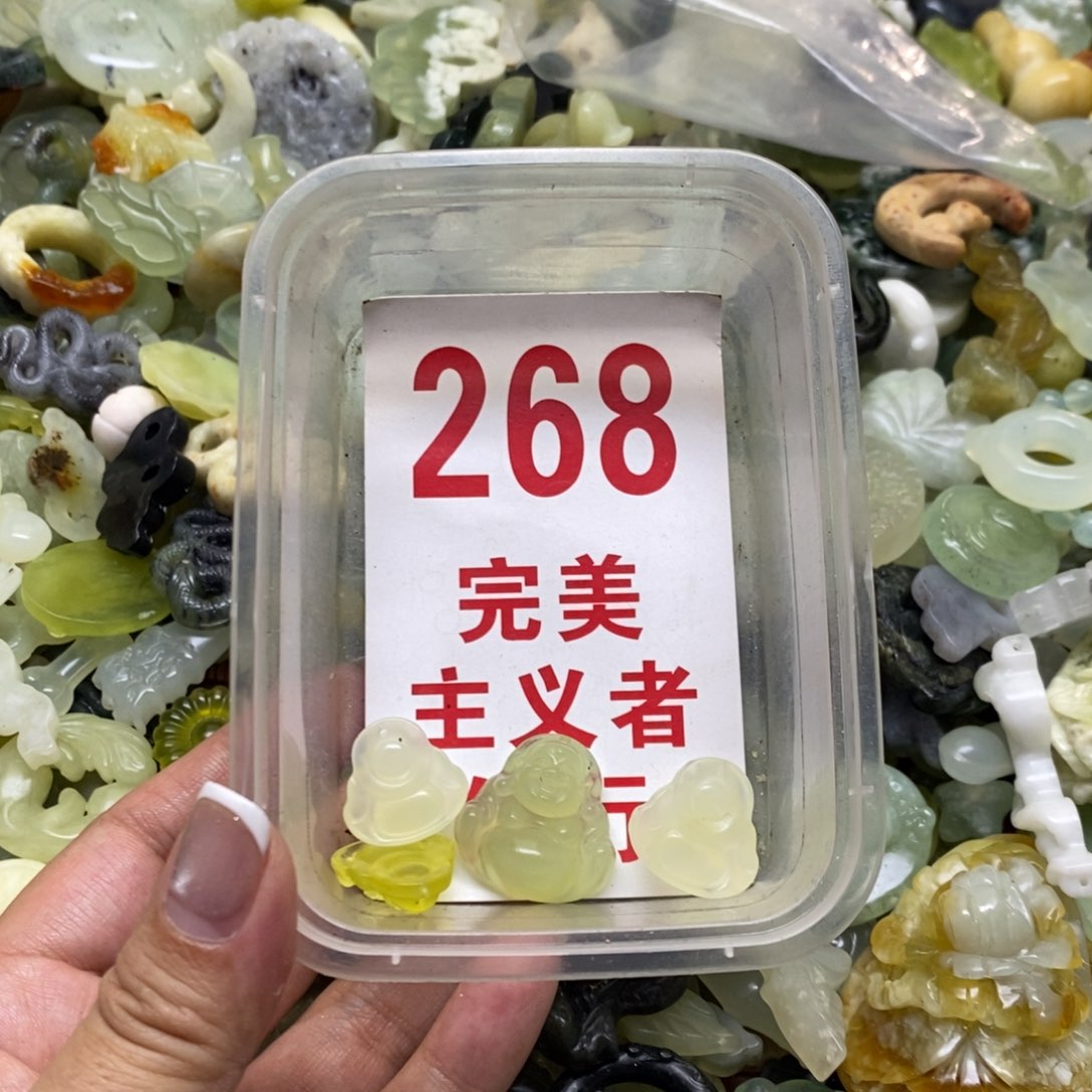 蛇纹石玉挂坠未镶嵌