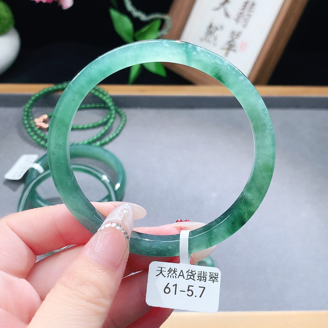 翡翠手镯（圆镯）未镶嵌