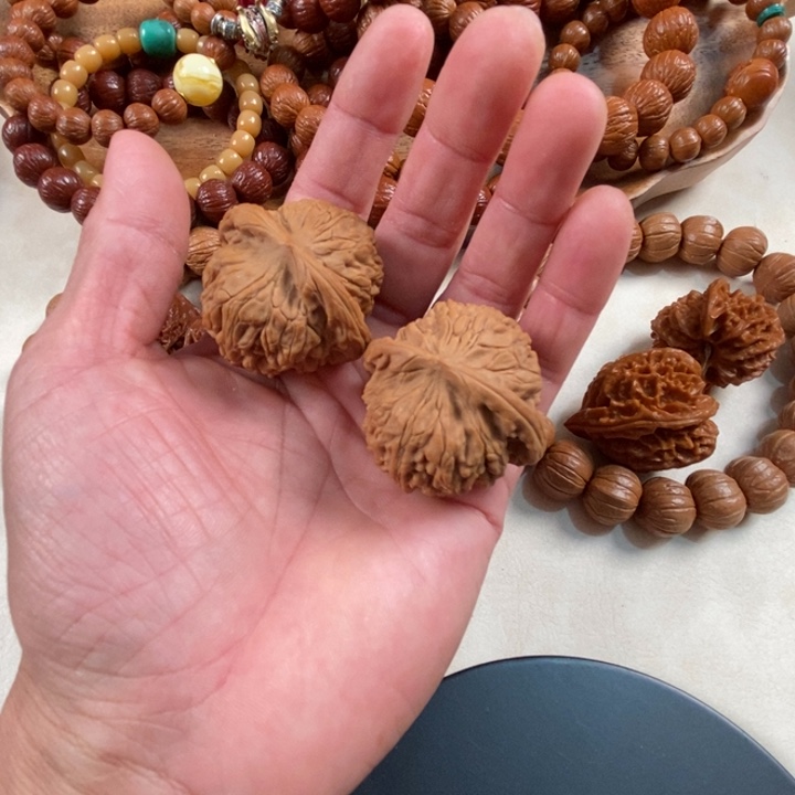 天***病猴头核桃吊坠文玩核桃