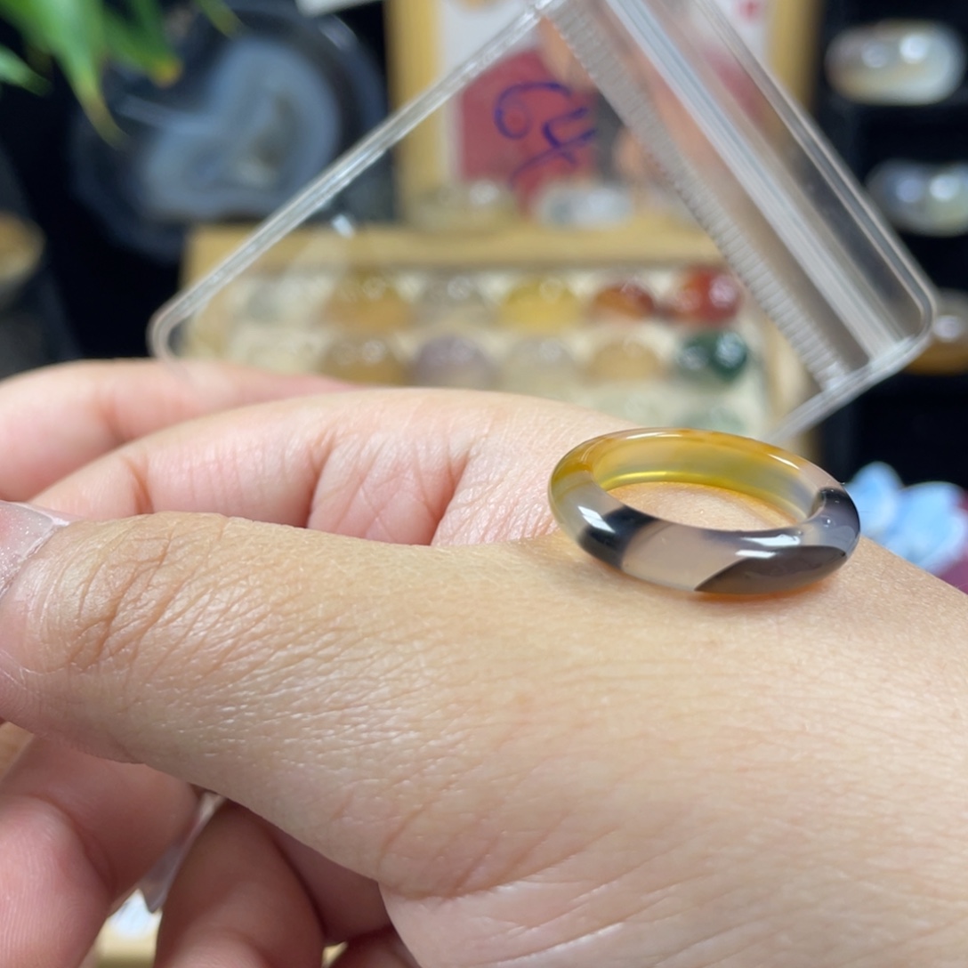 玛瑙/玉髓未镶嵌戒指64号港码14直径17（非质量问题.不退不换）