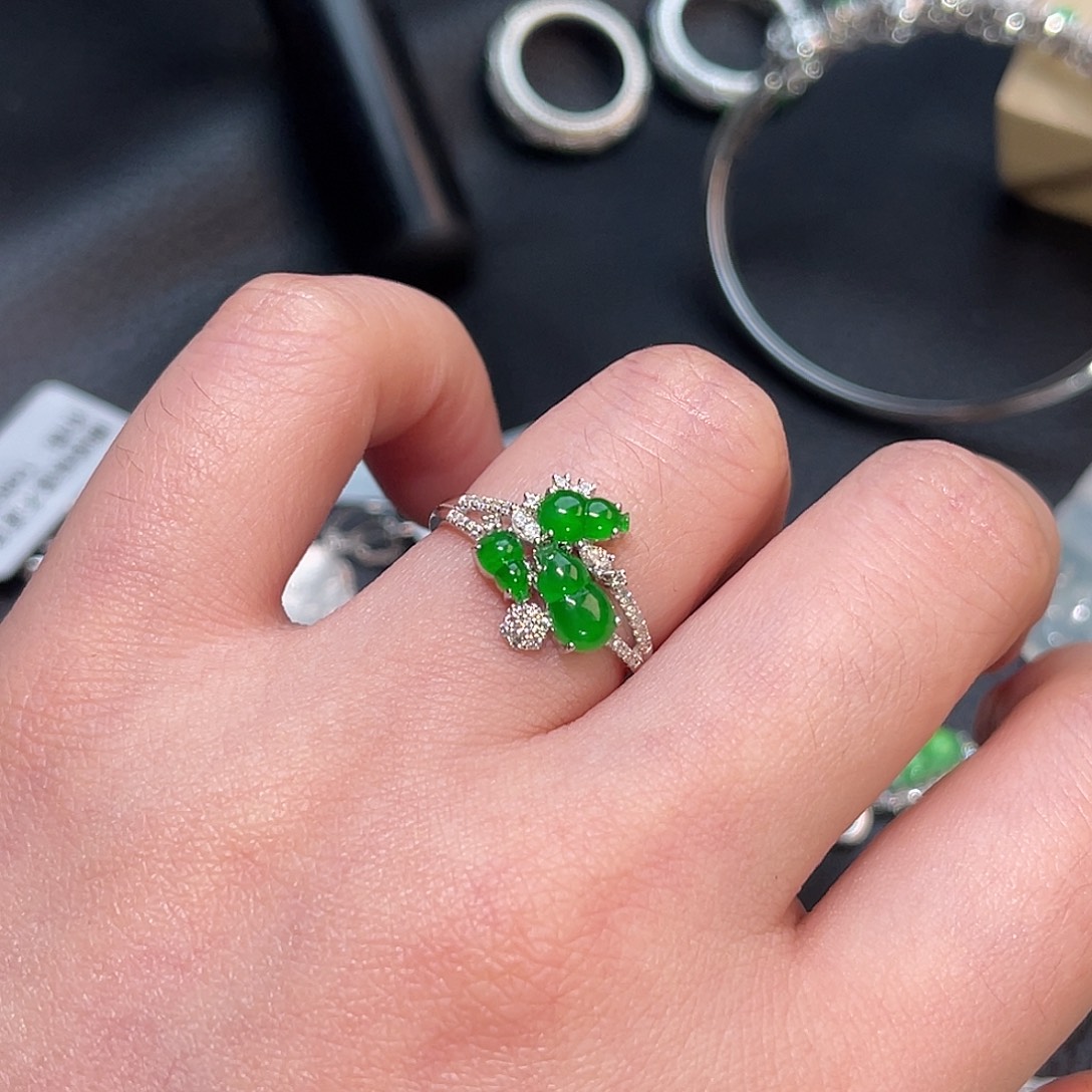 翡翠18K金镶嵌戒指葫芦