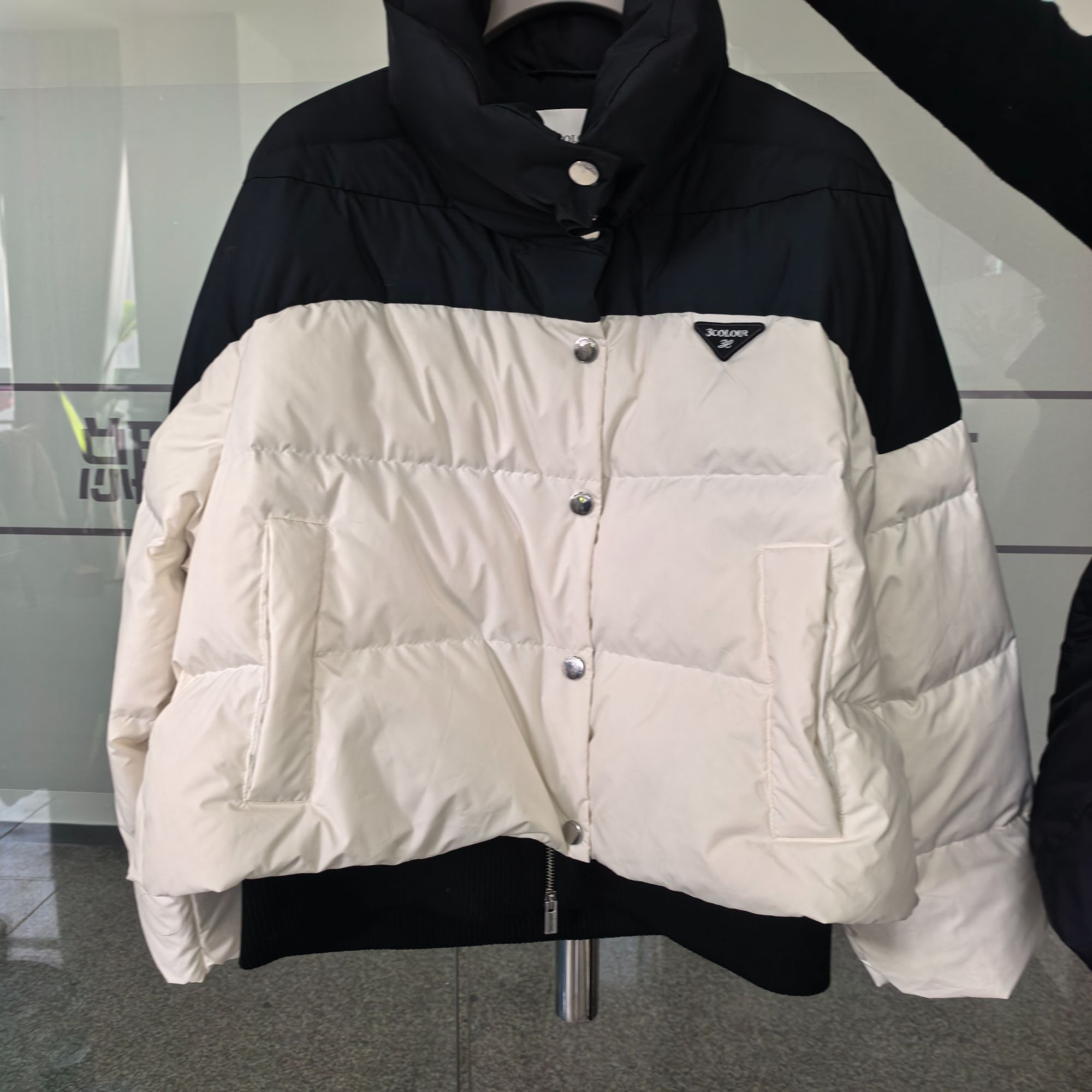 羽绒拉链连帽短款宽松复古抽绳女士冬季时尚休闲拼接撞色立领加厚