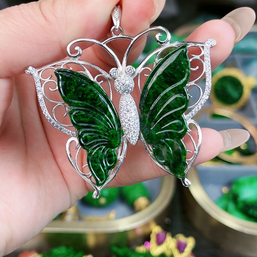 翡翠颈饰银S925镶嵌吊坠