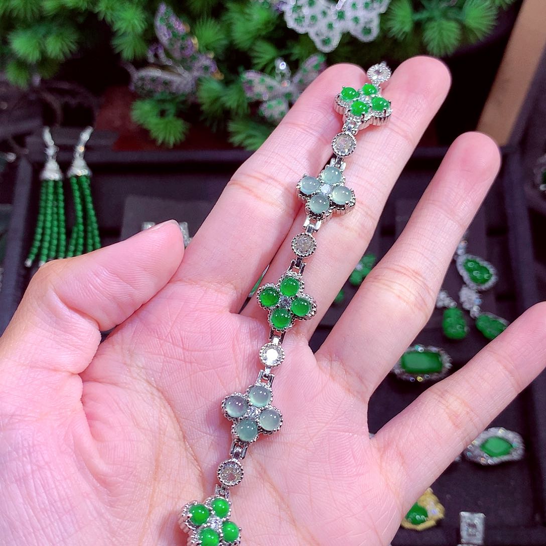 颈饰未镶嵌翡翠天然