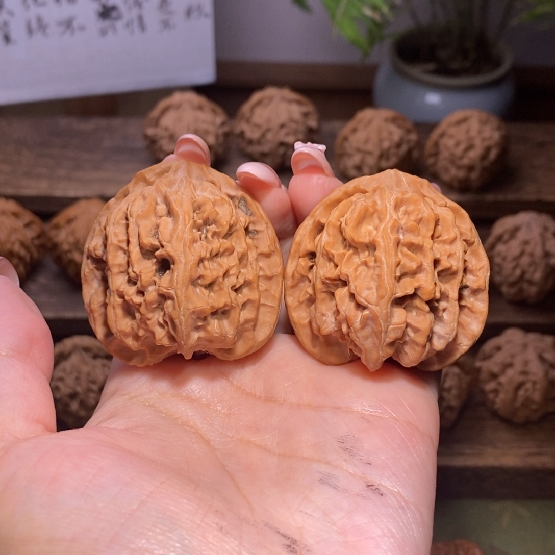 大***生文玩核桃吊坠全品42原桩苹果园45克1109