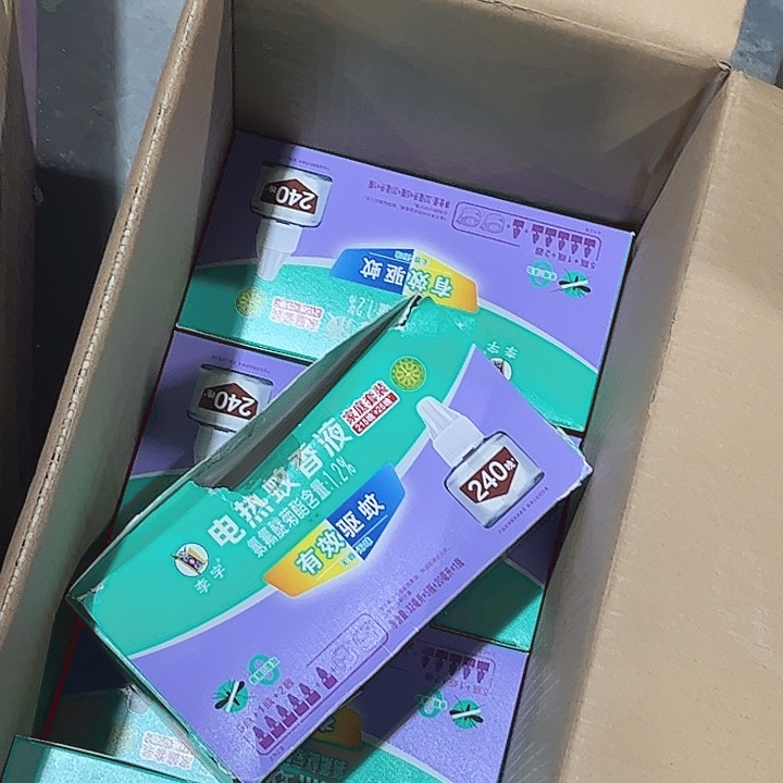 电蚊香液一箱。     