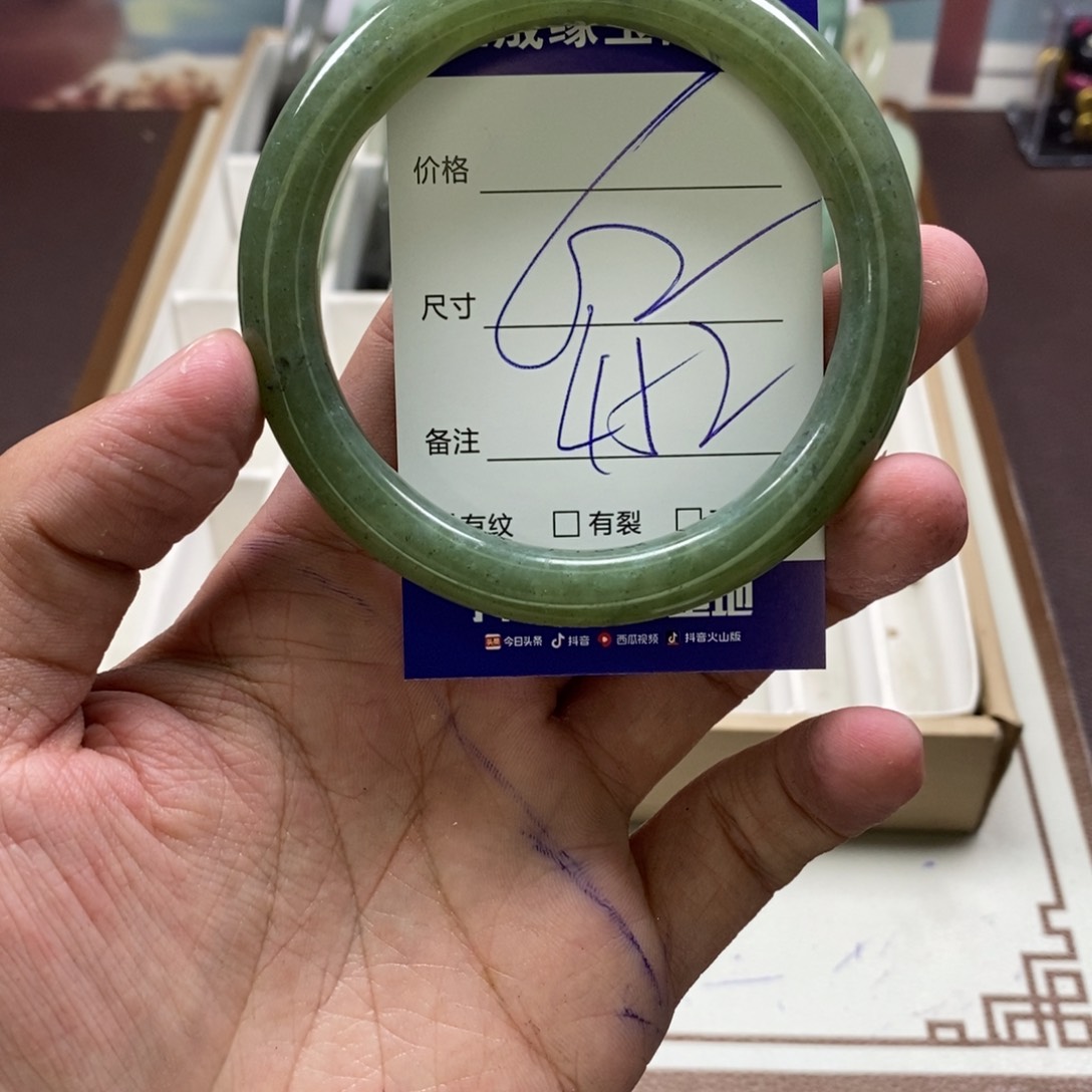 蛇纹石玉手镯未镶嵌