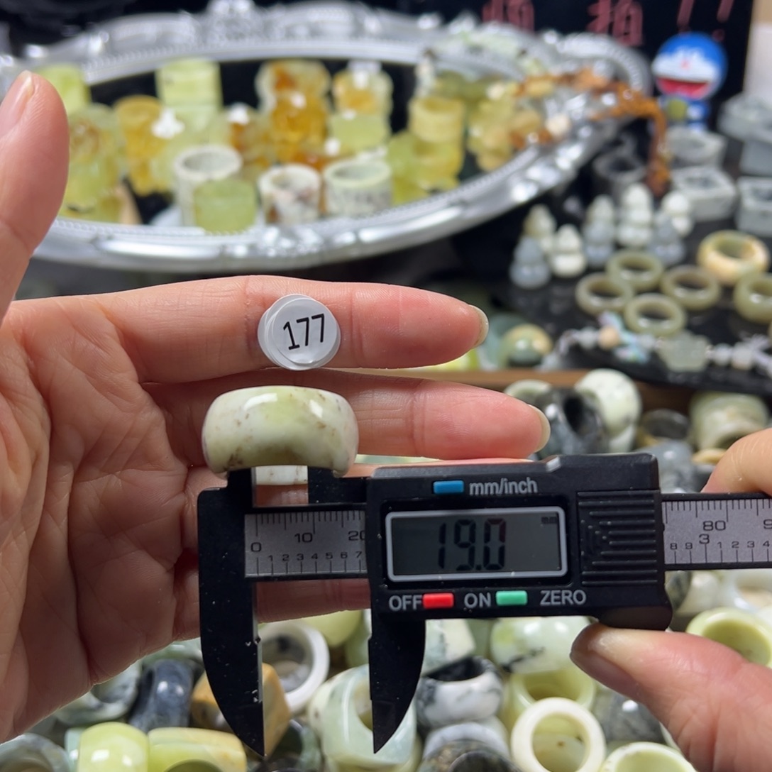 蛇纹石玉未镶嵌戒指