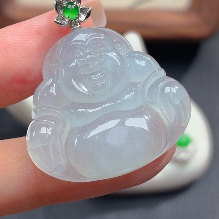 颈饰18K金镶嵌翡翠