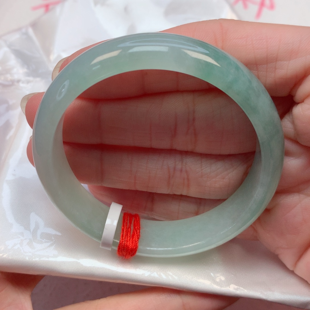 翡翠手镯未镶嵌52圈 冰湖水绿