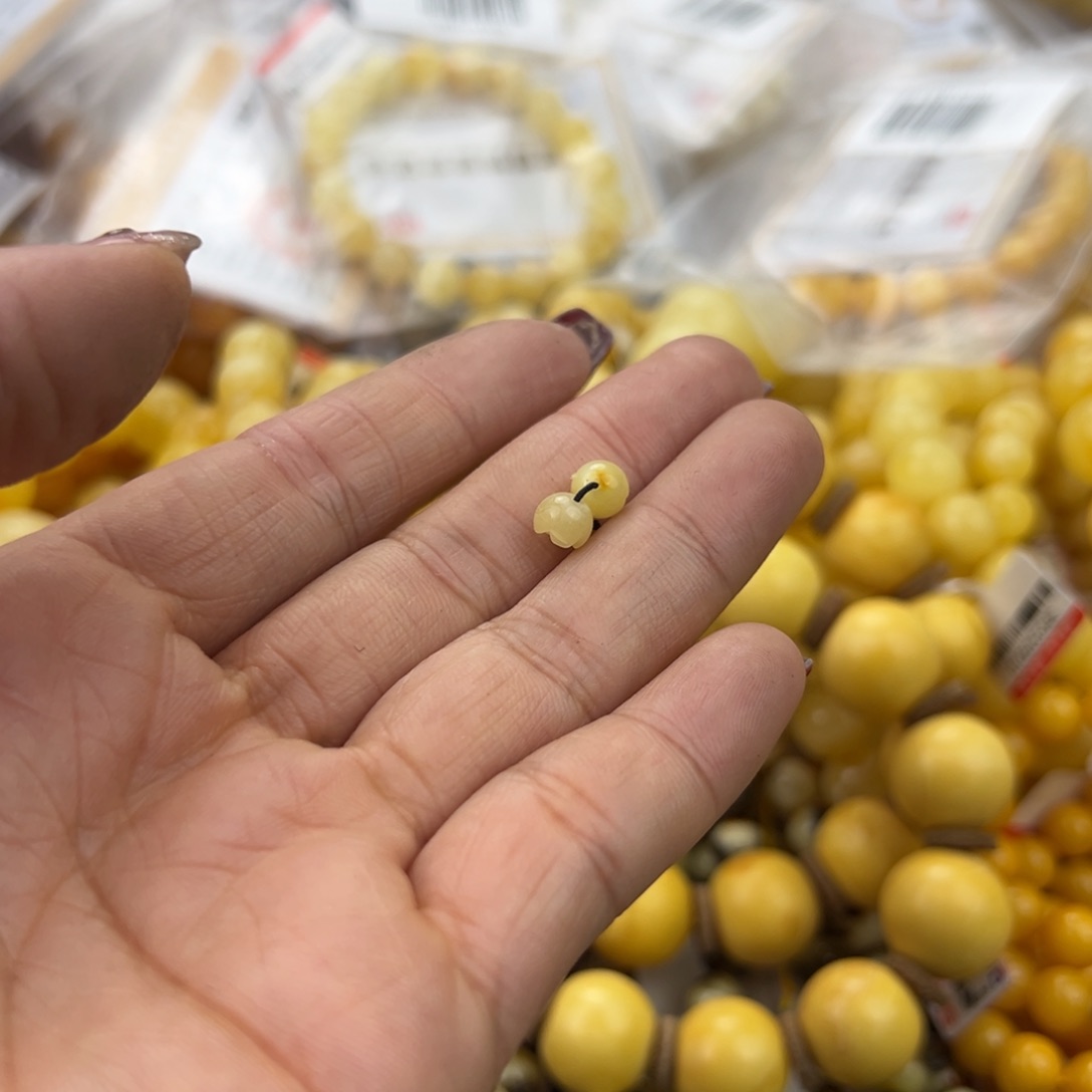 琥珀珠宝奇石未镶嵌