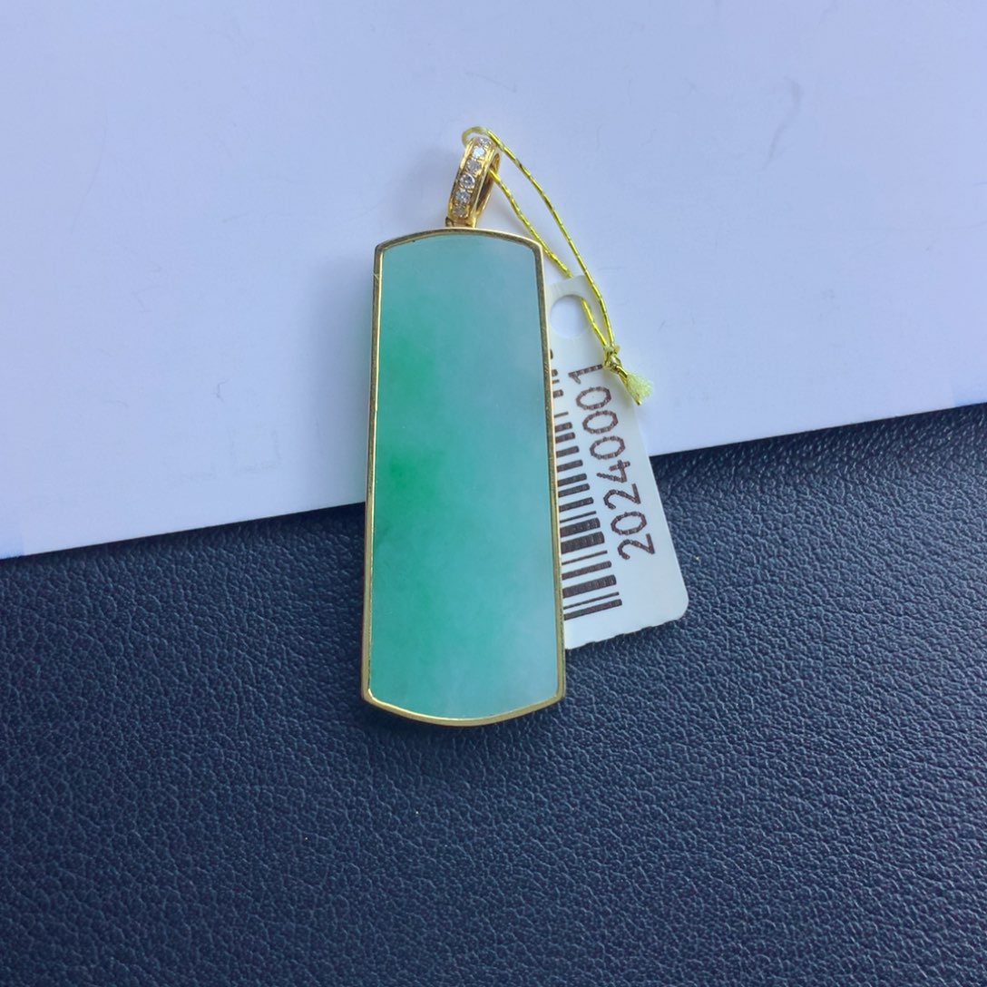 翡翠颈饰未镶嵌无事牌