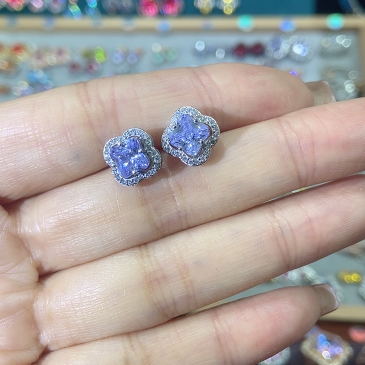 66锆石（处理）耳钉