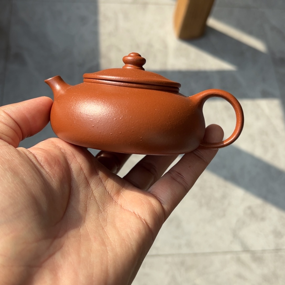 朱泥茶壶攀**贝朱泥寒江微瑕