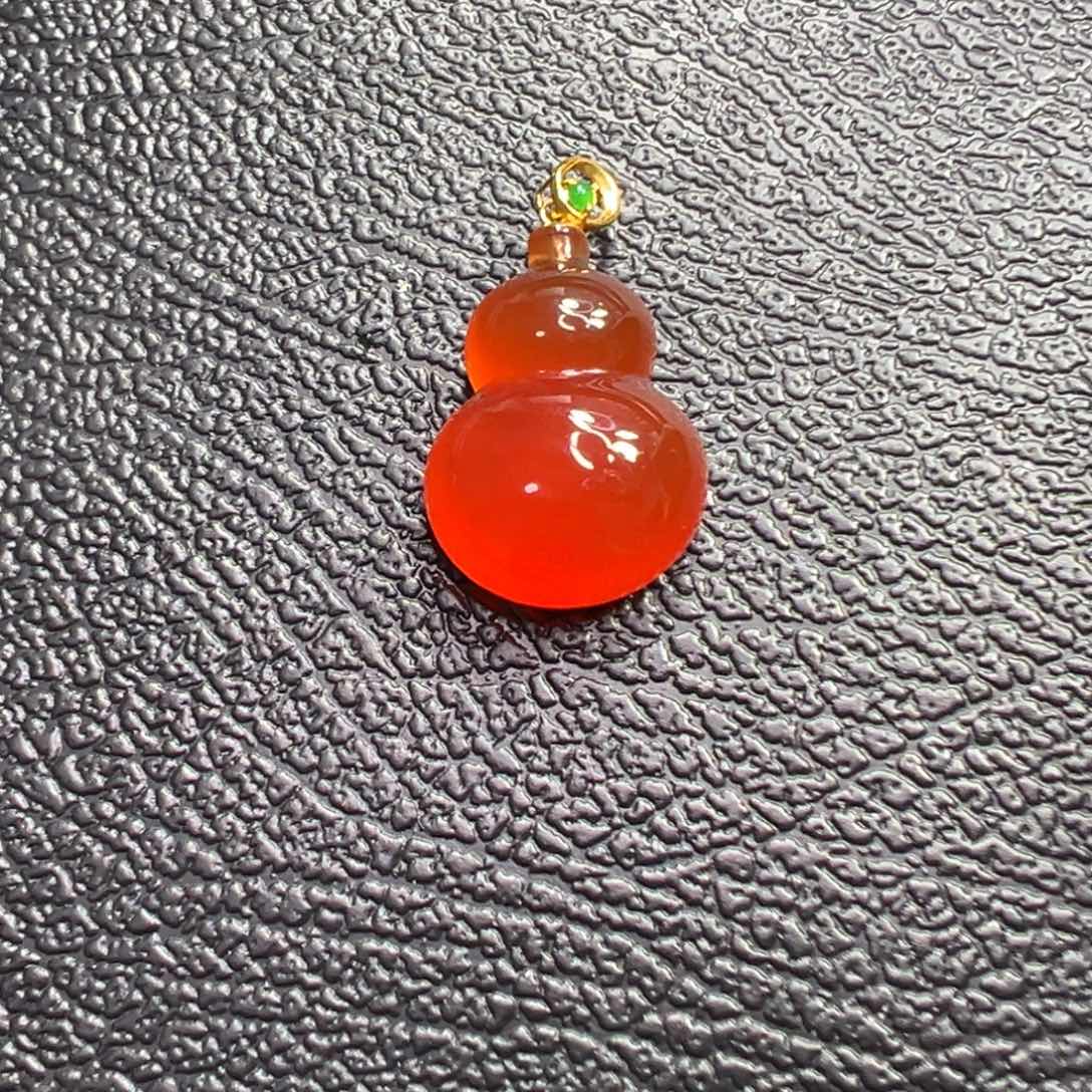 南红玛瑙吊坠18K金镶嵌微***?