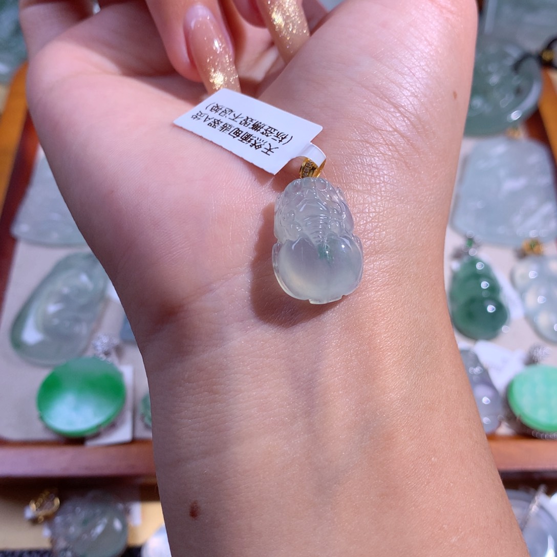 翡翠吊坠(不含链)18K金镶嵌