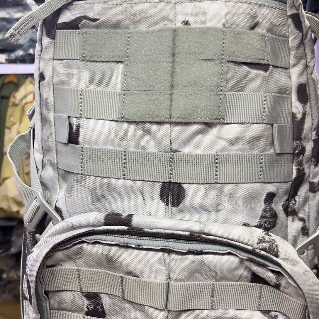 轰***人511米拉背包一个雪地迷彩