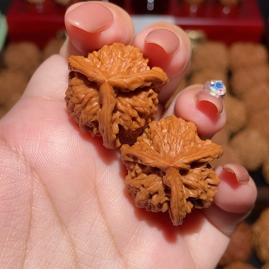 文玩核桃吊坠盘山三棱27