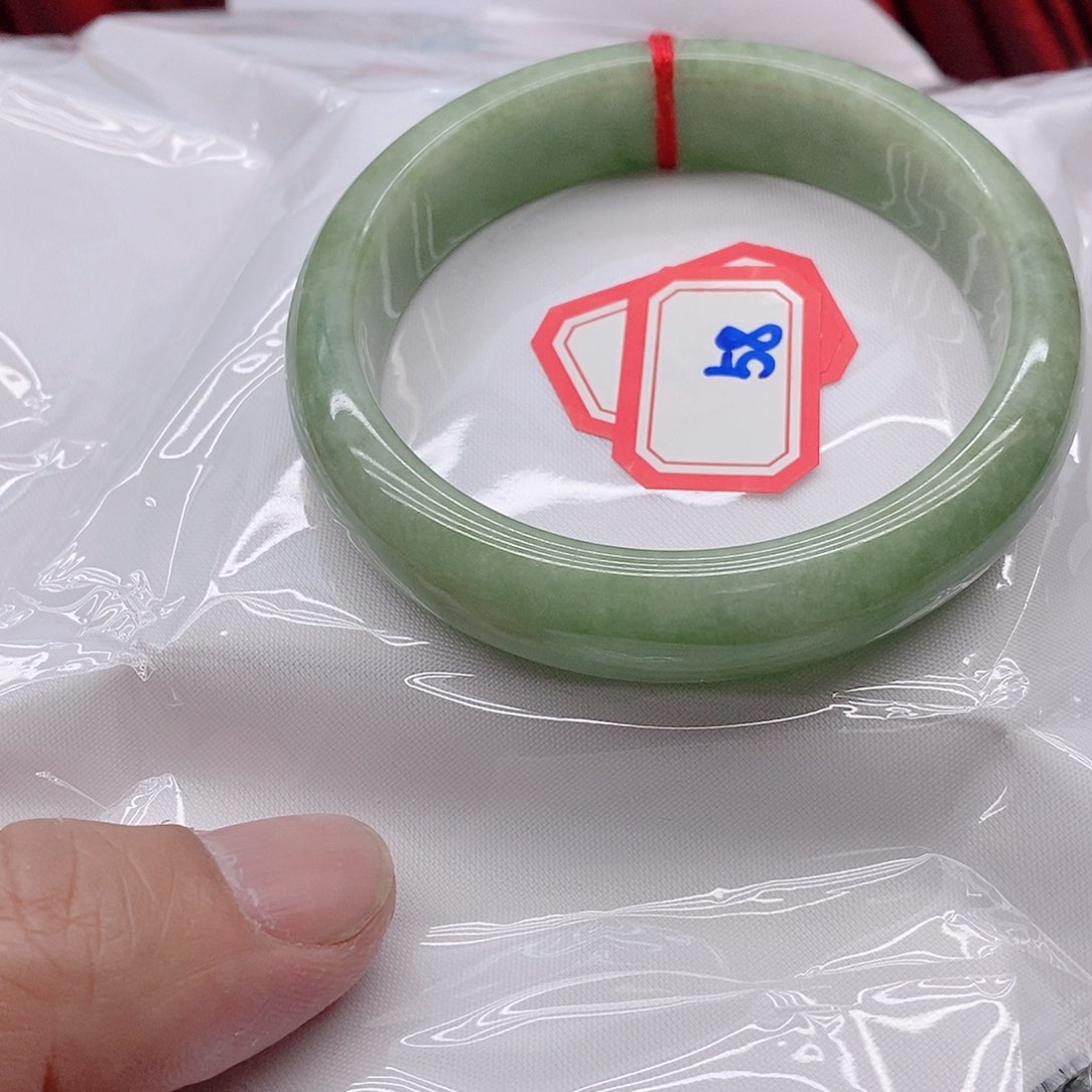 翡翠手镯未镶嵌茉*5888888888