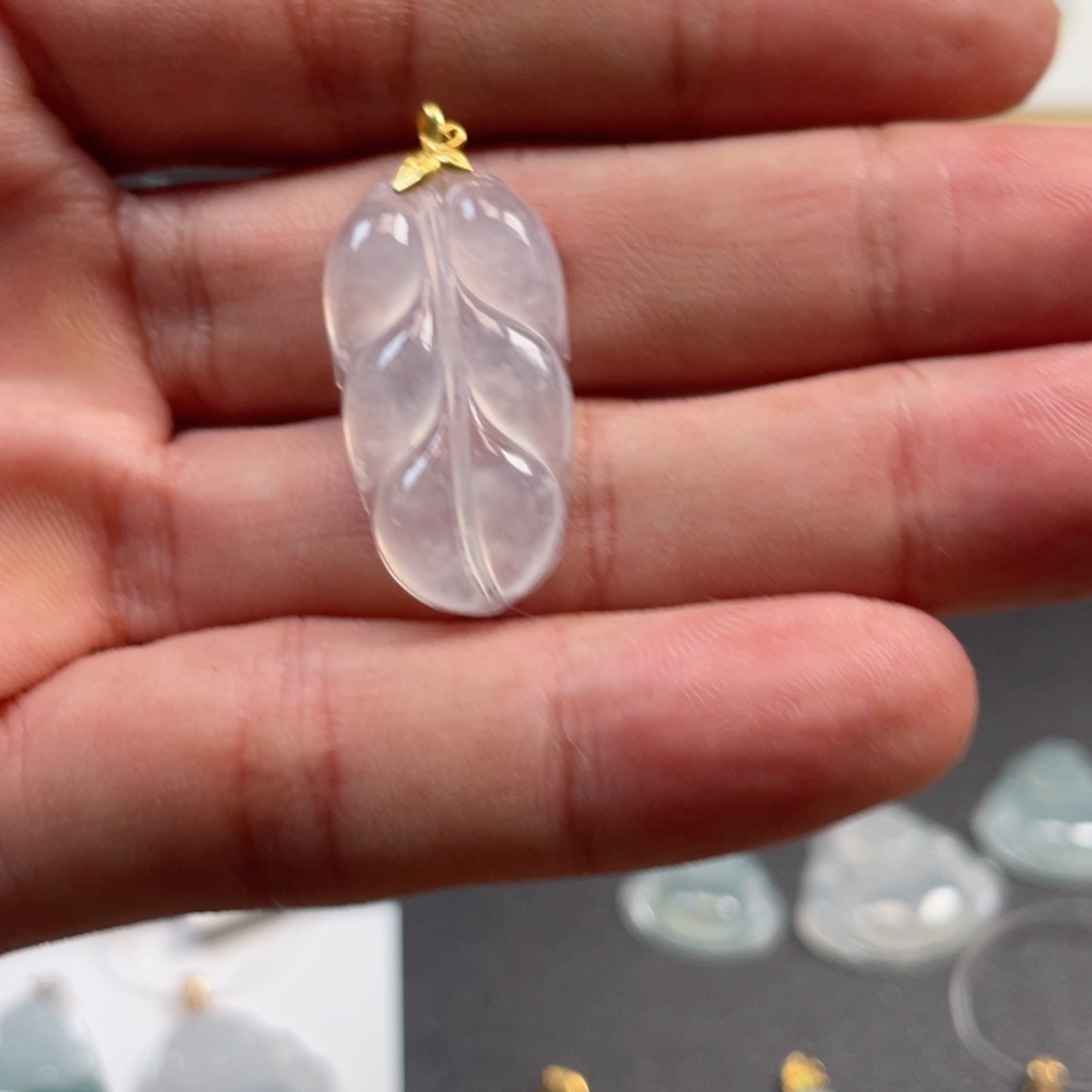 白***白翡翠未镶嵌颈饰翡翠