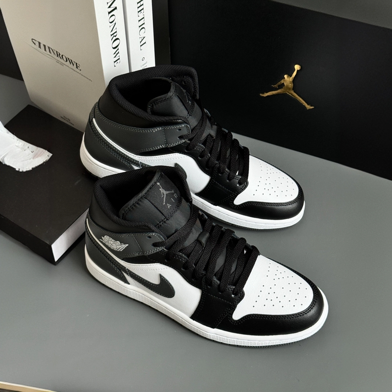 Nike/耐克男子 Air Jordan 1 AJ1黑白中帮复古篮球鞋男款官方正品