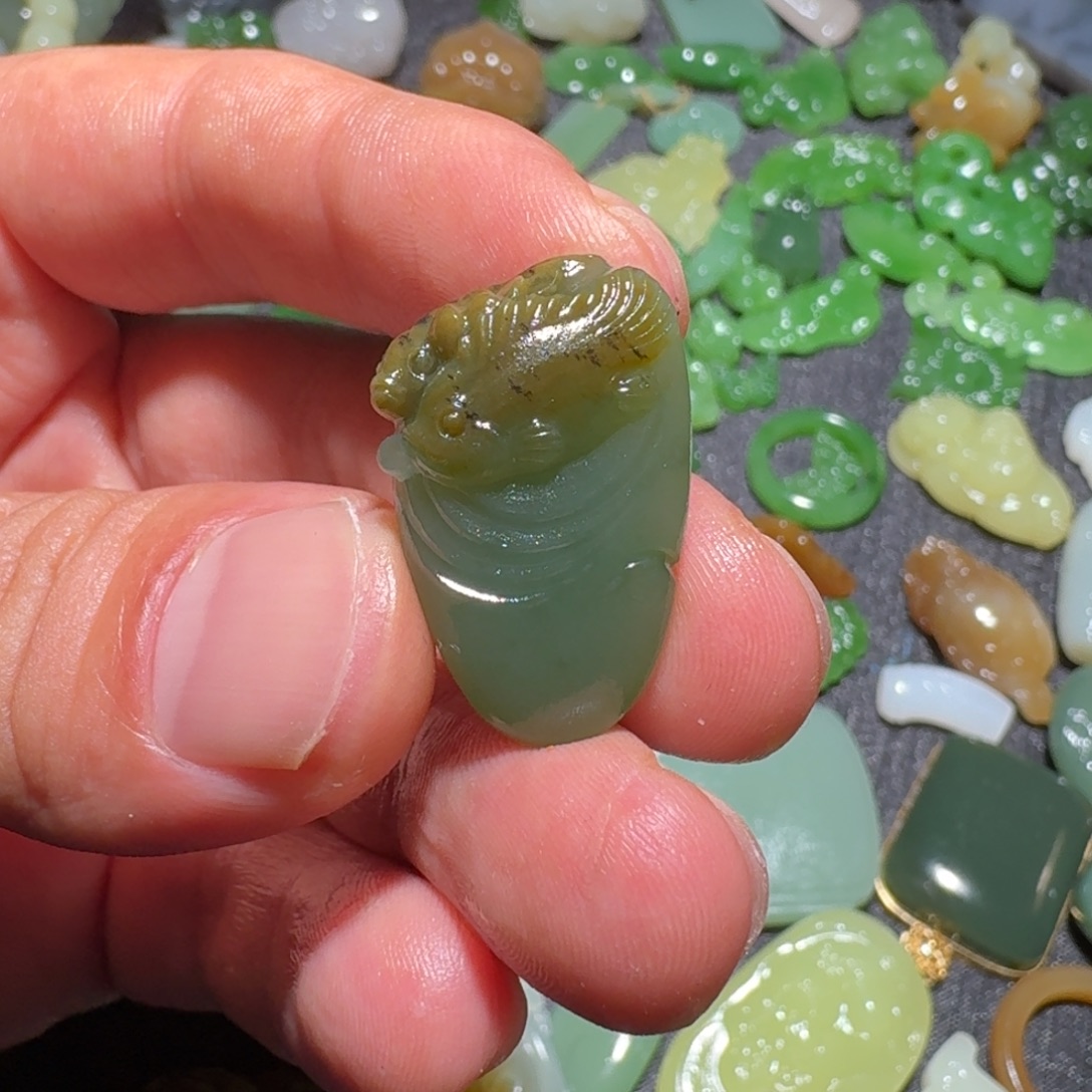 和田玉未镶嵌颈饰