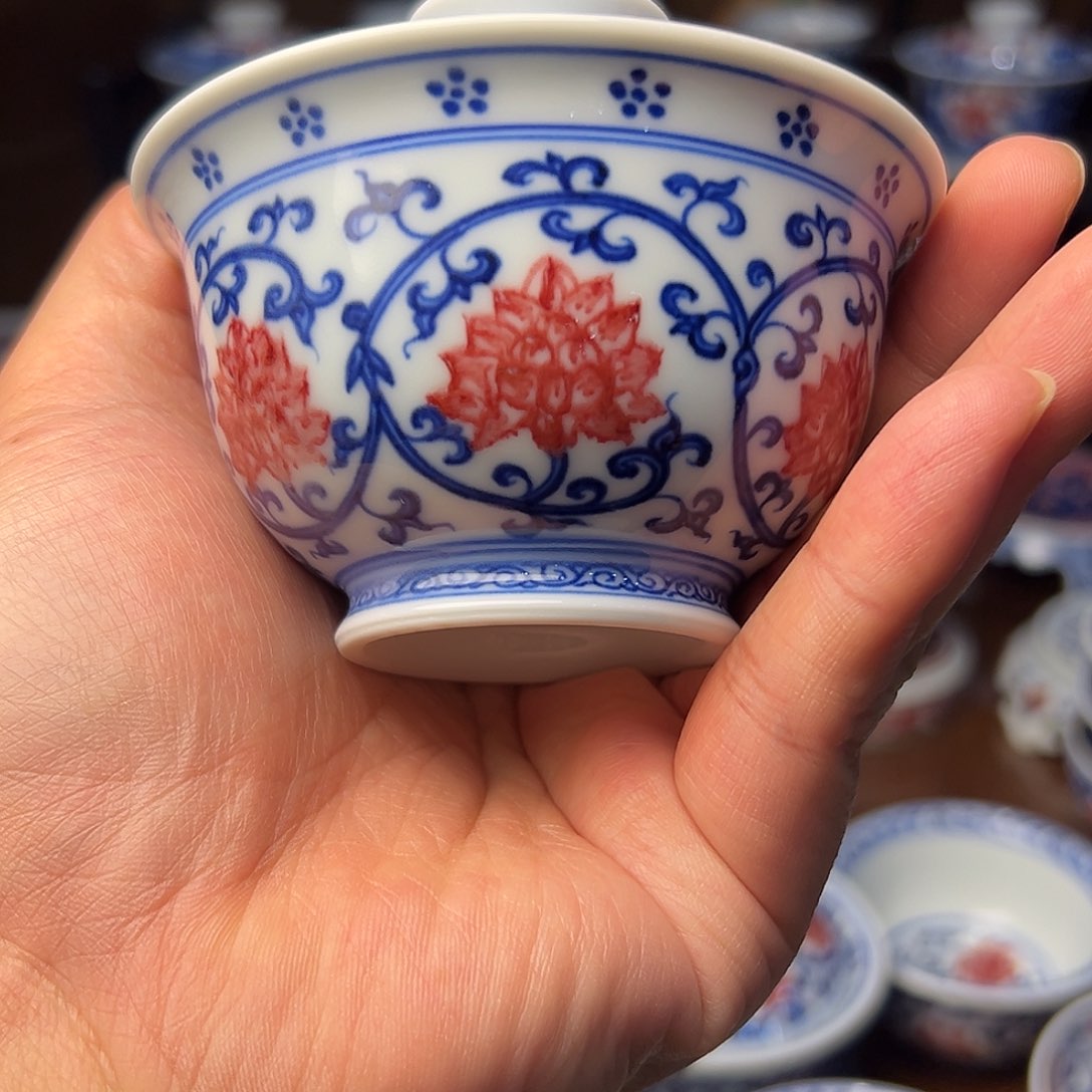 慈*青花釉里红缠枝莲盖碗