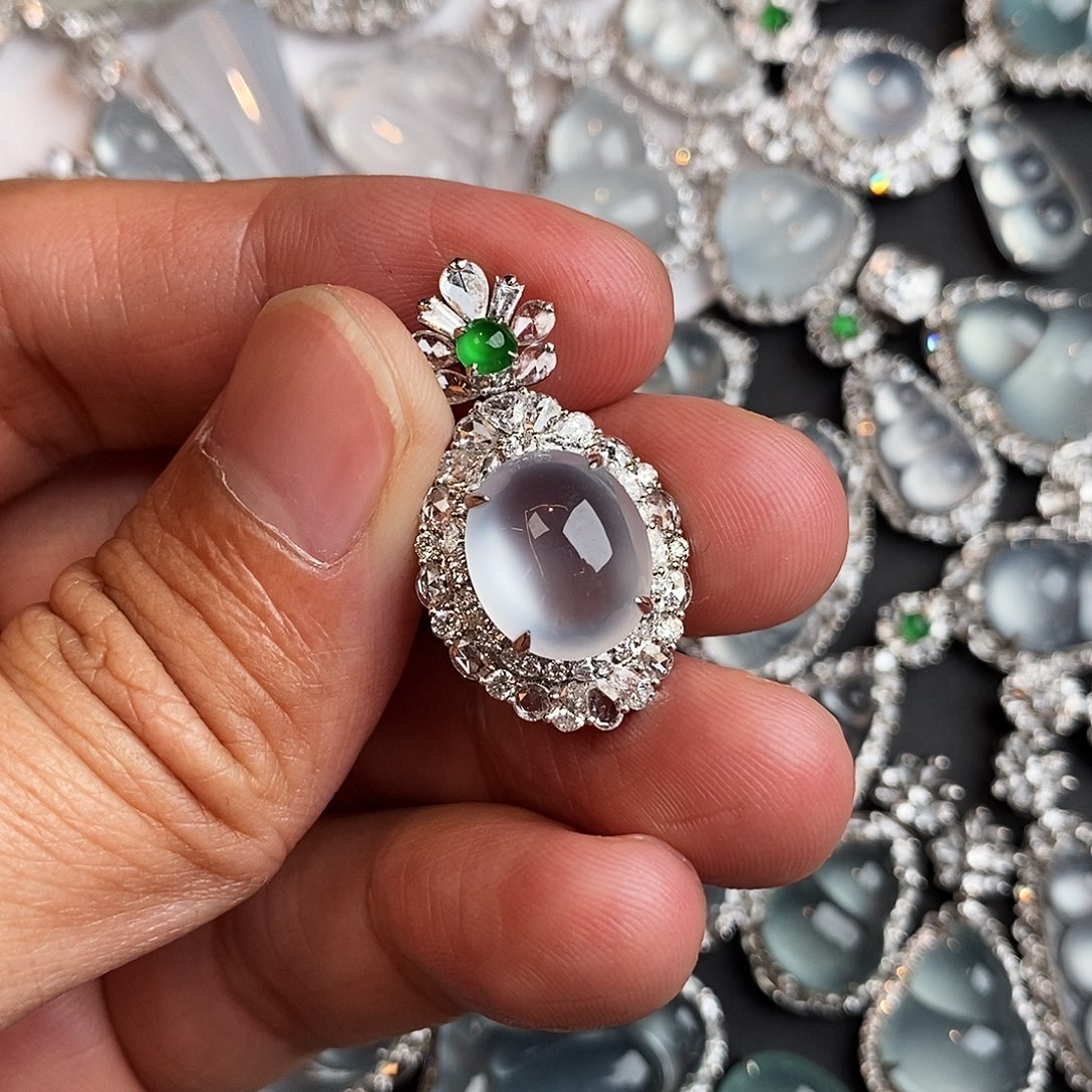 翡翠18K金镶嵌颈饰