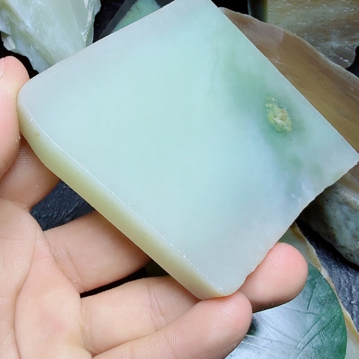 和田玉（糖玉）未镶嵌珠宝奇石何**艺