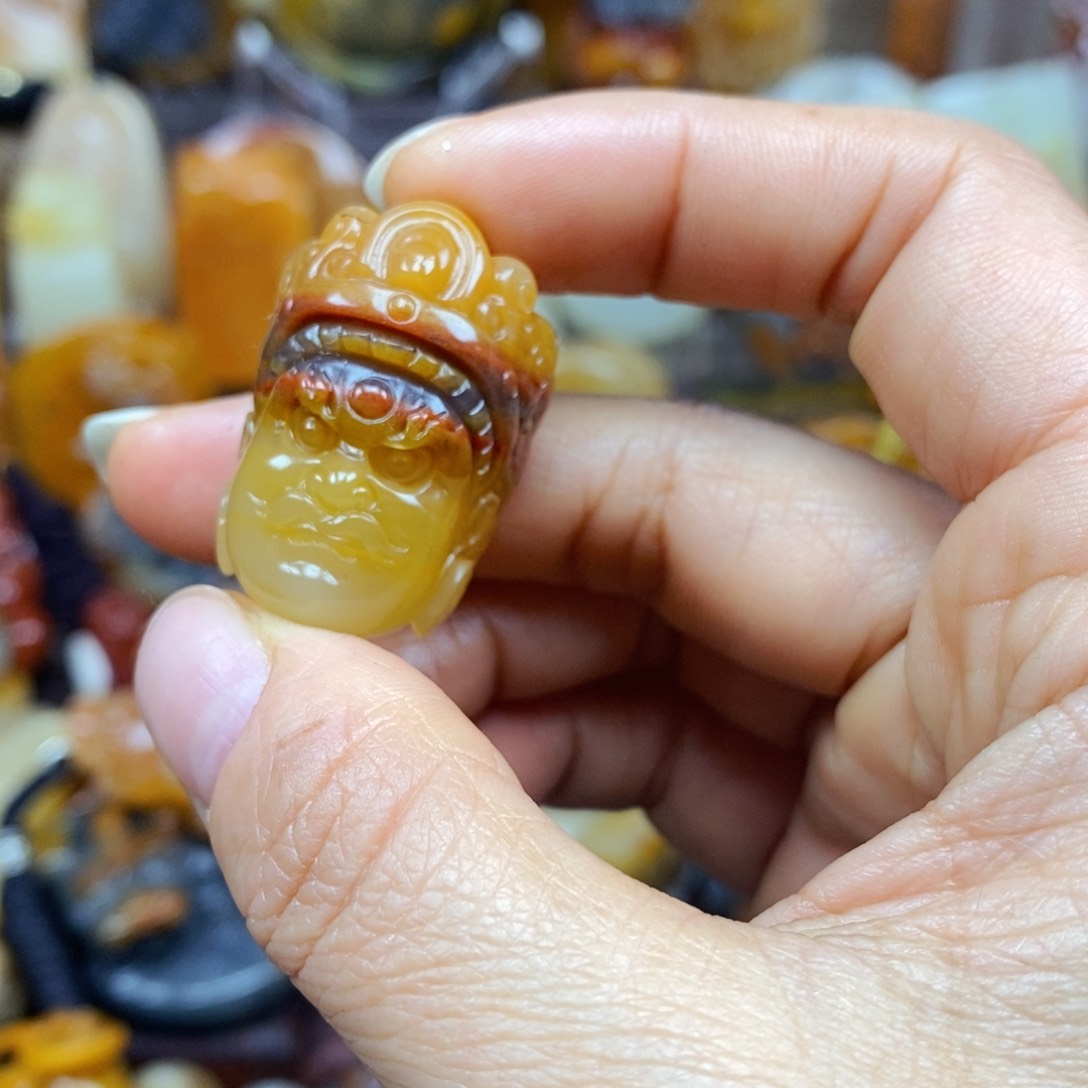 石英质玉（黄龙玉）颈饰未镶嵌