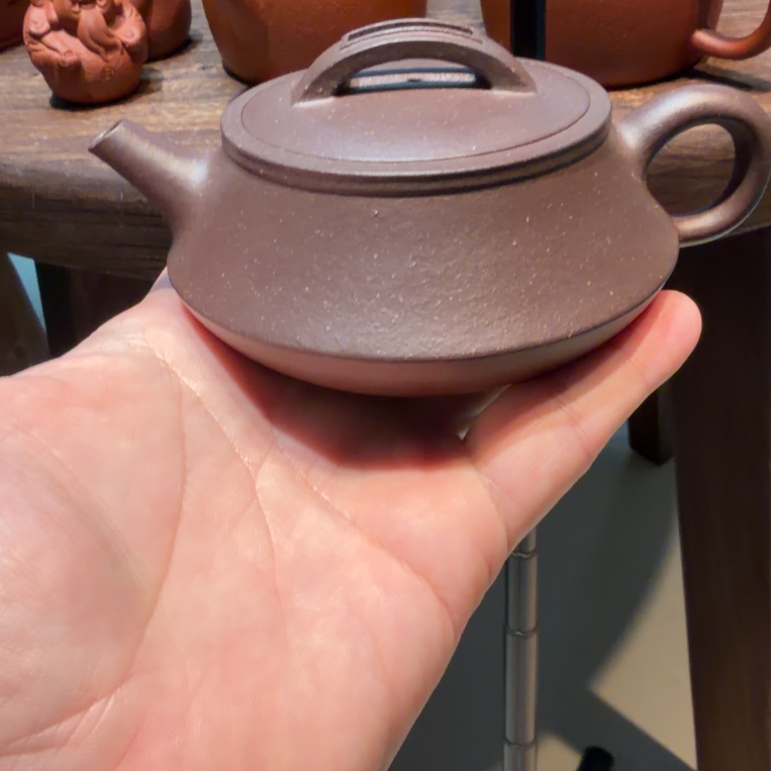 茶杯紫砂微瑕的壶