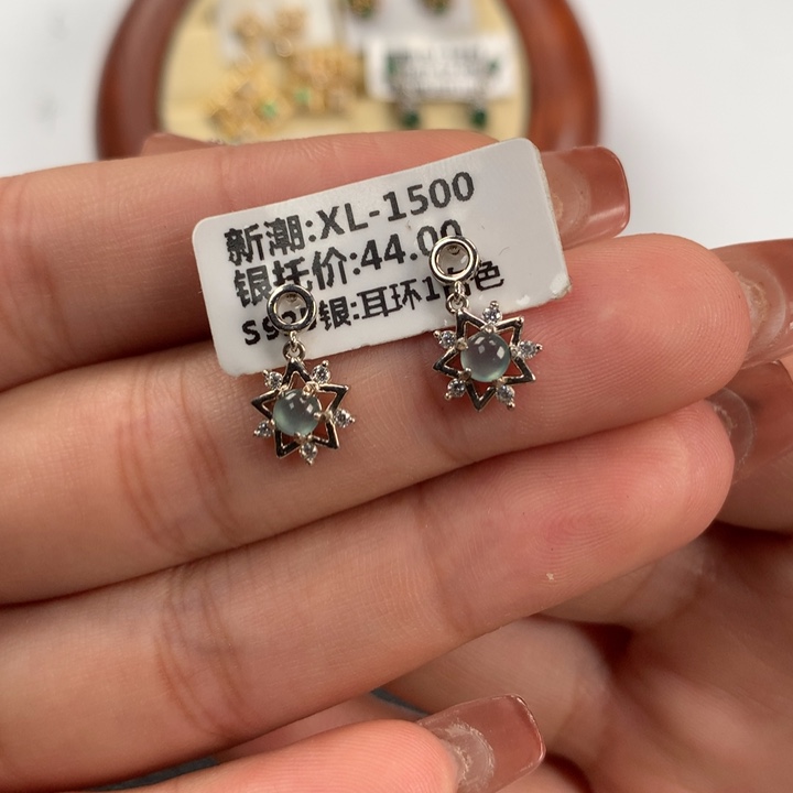 翡翠颈饰银S925镶嵌耳钉