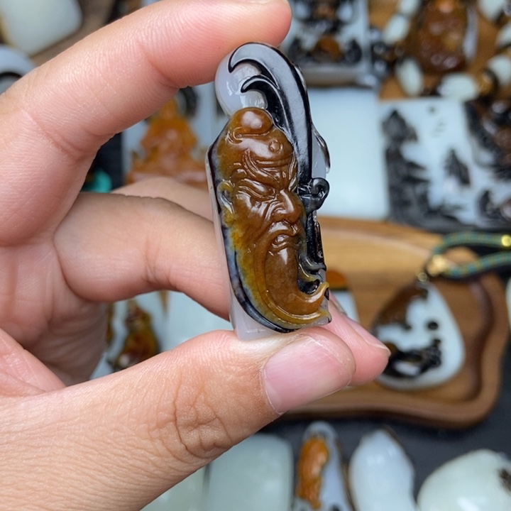 随***白和田玉未镶嵌颈饰