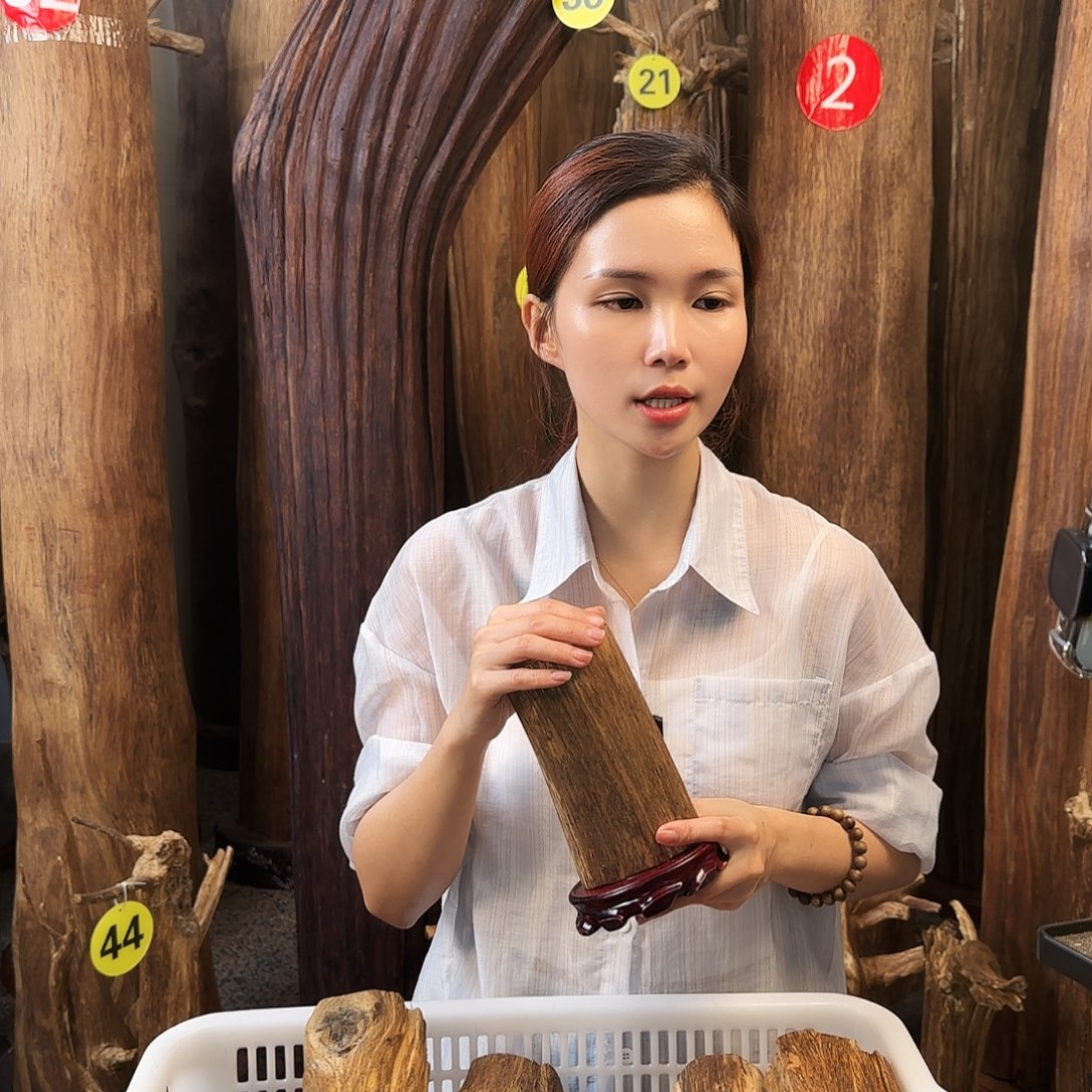 沉香碎屑沉香天然沉香原材料摆件➕底座