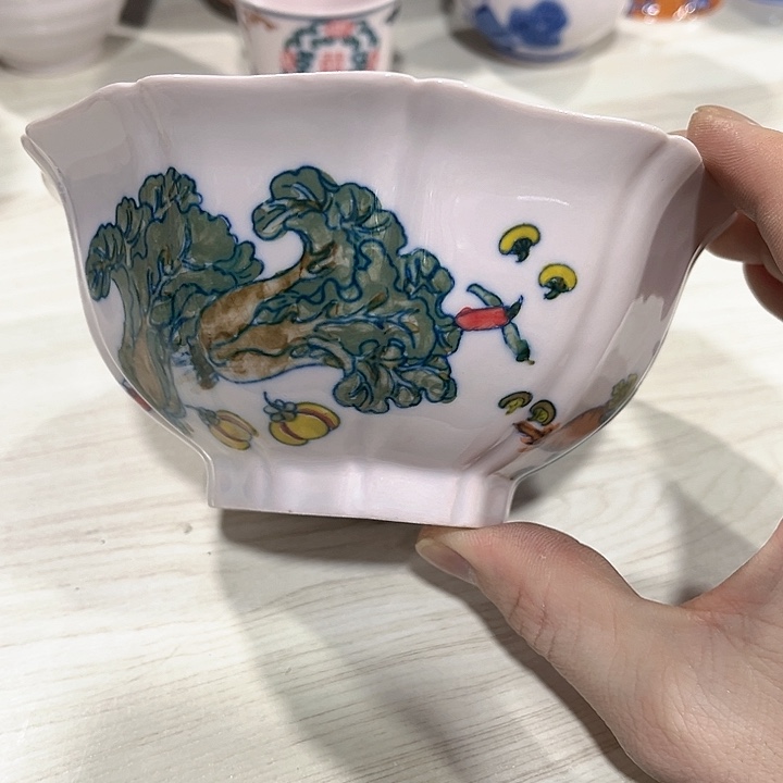 瓷片/////直径15厘米。红。