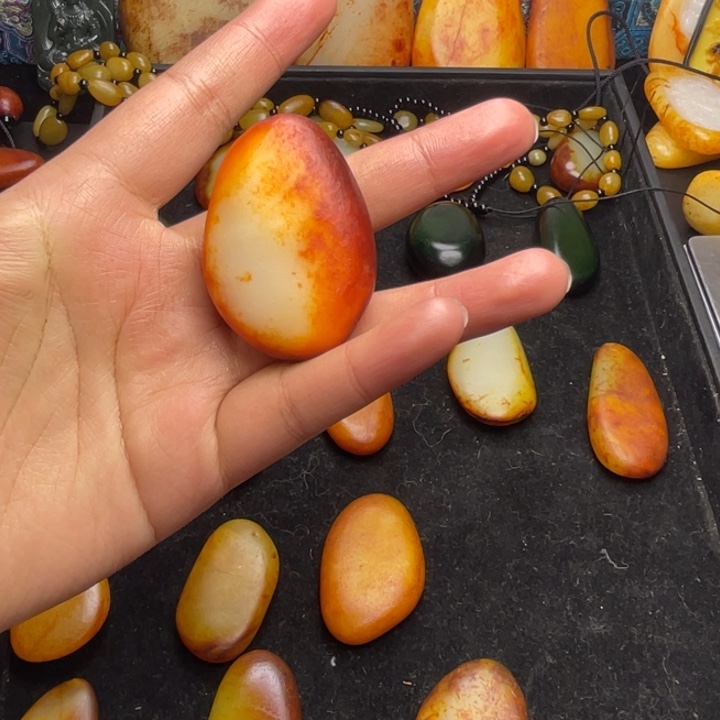 星***眸和田玉未镶嵌颈饰