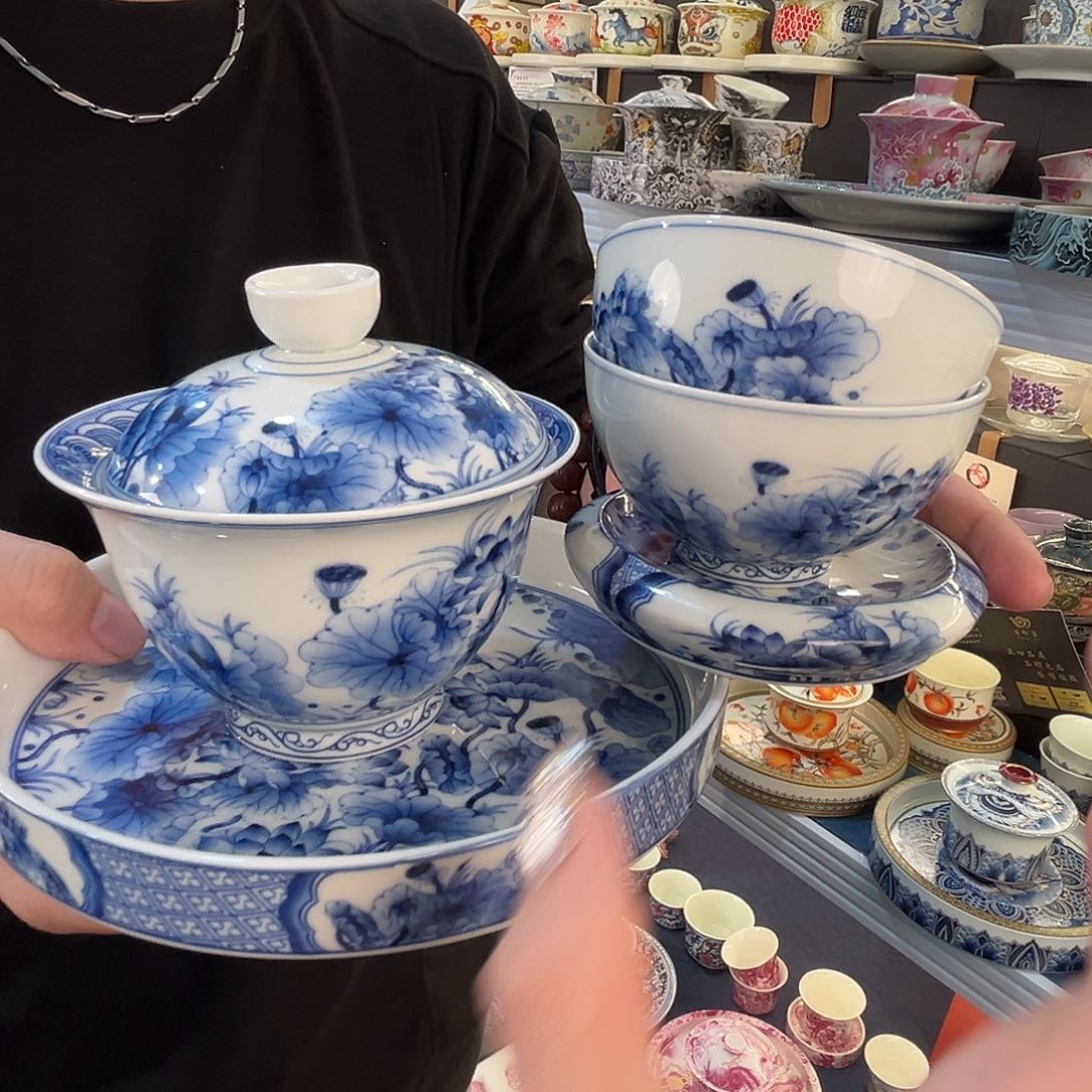 这些盖碗很漂亮！！！